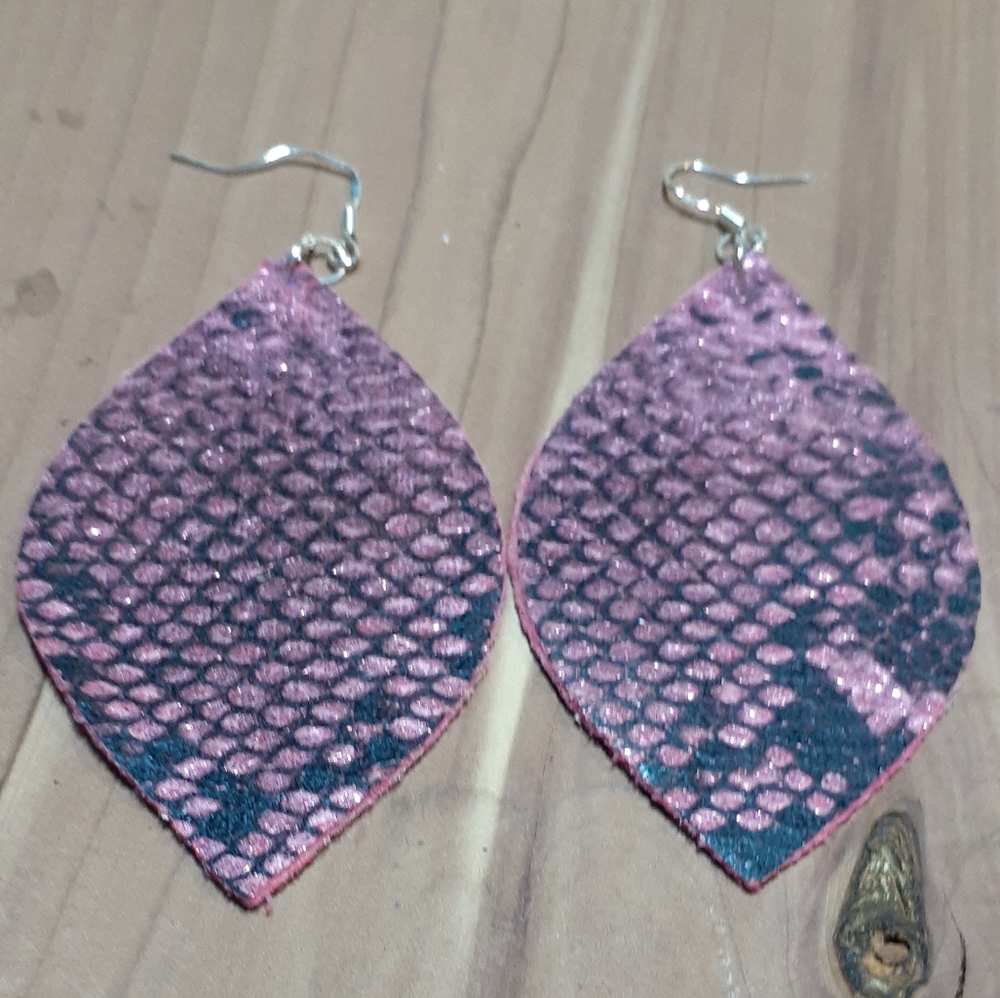 💕3/15💕 Faux leather earrings